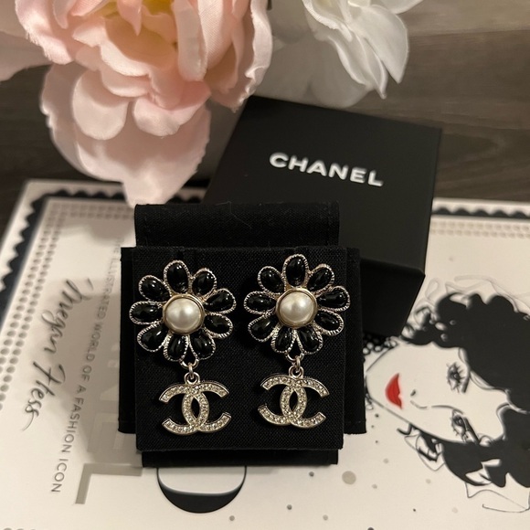 CHANEL 22K Flower CC Crystal Drop Earrings - AUTH - Picture 1 of 10